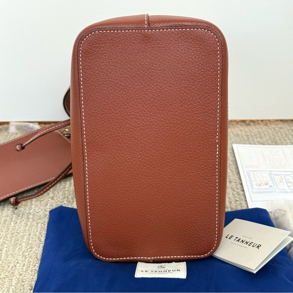 Le Tanneur Brand New Cognac Brown Bucket Bag in Grained Leather. Large Size! - Picture 7 of 16